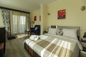 Pyramid Edge Hotel & Exclusive Pyramids View Rooftop