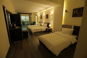 Pyramid Edge Hotel & Exclusive Pyramids View Rooftop