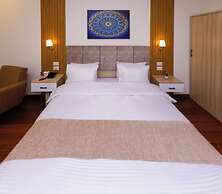 Pyramid Edge Hotel & Exclusive Pyramids View Rooftop