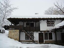 Dedovite Kashti