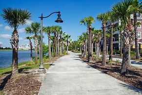 Spacious 3bd/2ba Home With Balcony - Close to Universal and Convention