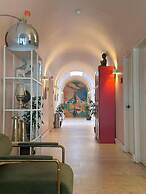 INTJ Hotel