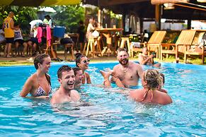 Mad Monkey Hostel Siargao - Adults Only