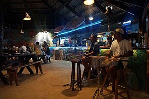 Mad Monkey Hostel Siargao - Adults Only