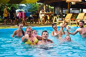 Mad Monkey Hostel Siargao - Adults Only
