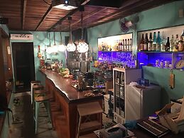 Guest House & Bar Diamond Head