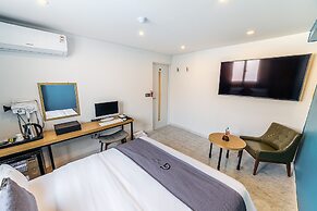 Gray Hotel