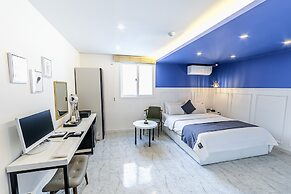 Gray Hotel