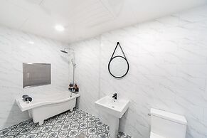 Gray Hotel