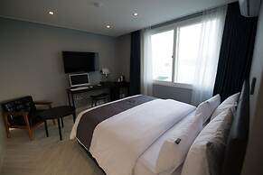 Gray Hotel