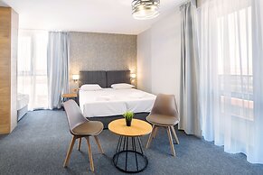 Avenue Deluxe