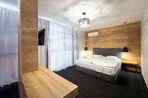 Avenue Deluxe