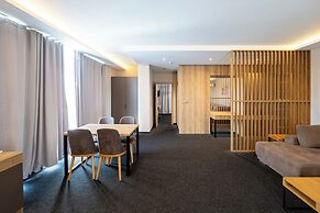 Avenue Deluxe