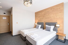 Avenue Deluxe