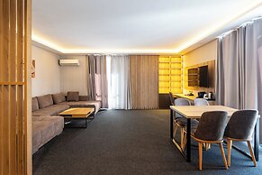 Avenue Deluxe