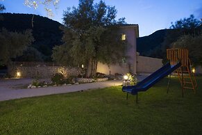 Villa Niriides
