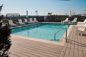 The Harbor Front Inn