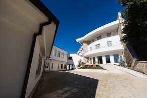 Chateau Linza Resort