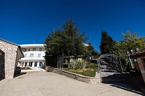 Chateau Linza Resort