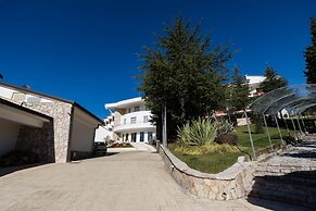 Chateau Linza Resort