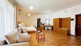Chateau Linza Resort