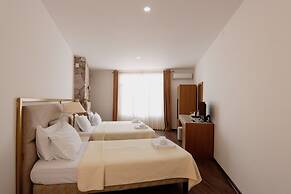 Chateau Linza Resort