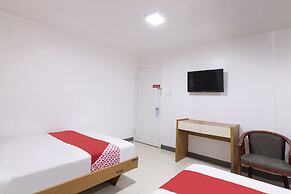 OYO 416 Lucky Hotel