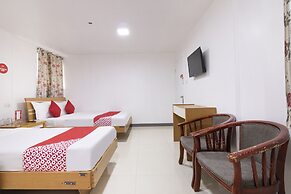 OYO 416 Lucky Hotel
