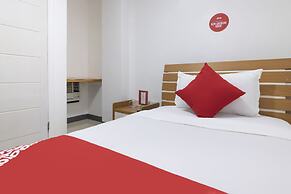 OYO 416 Lucky Hotel