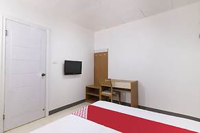 OYO 416 Lucky Hotel