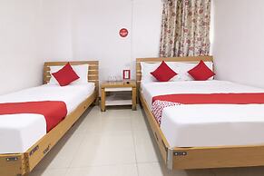 OYO 416 Lucky Hotel
