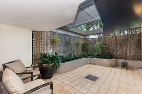 Luxury Pool Side Apartment in Beachfront Resort