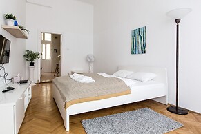 Erzsebet 53 Apartment