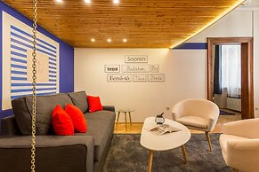 Jokai 3 Apartment