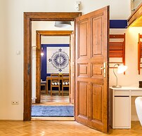 Jokai 3 Apartment