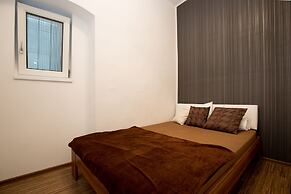 O 40 Apartment