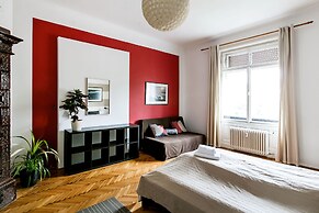 Revay 2 Apartment