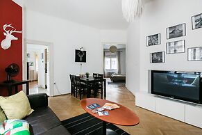 Revay 2 Apartment
