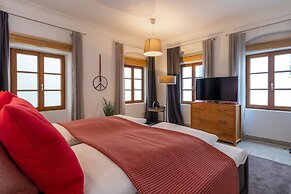 BARONHAUS Aparthotel & Suites