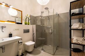 BARONHAUS Aparthotel & Suites