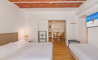 Tirreno Beachfront Apartments