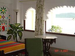 Hotel Raj Niwas