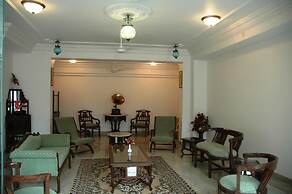 Hotel Raj Niwas