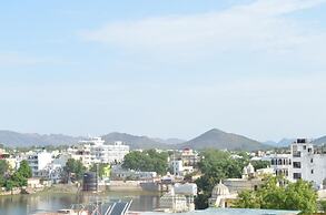 Hotel Raj Niwas