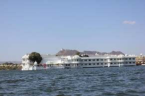 Hotel Raj Niwas