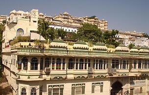 Hotel Raj Niwas