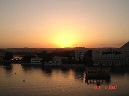 Hotel Raj Niwas