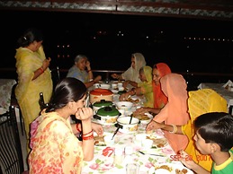 Hotel Raj Niwas