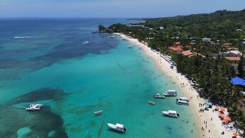 Naboo Resort & Dive Center - Adults Only