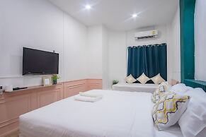 Isara Boutique Hotel and Cafe